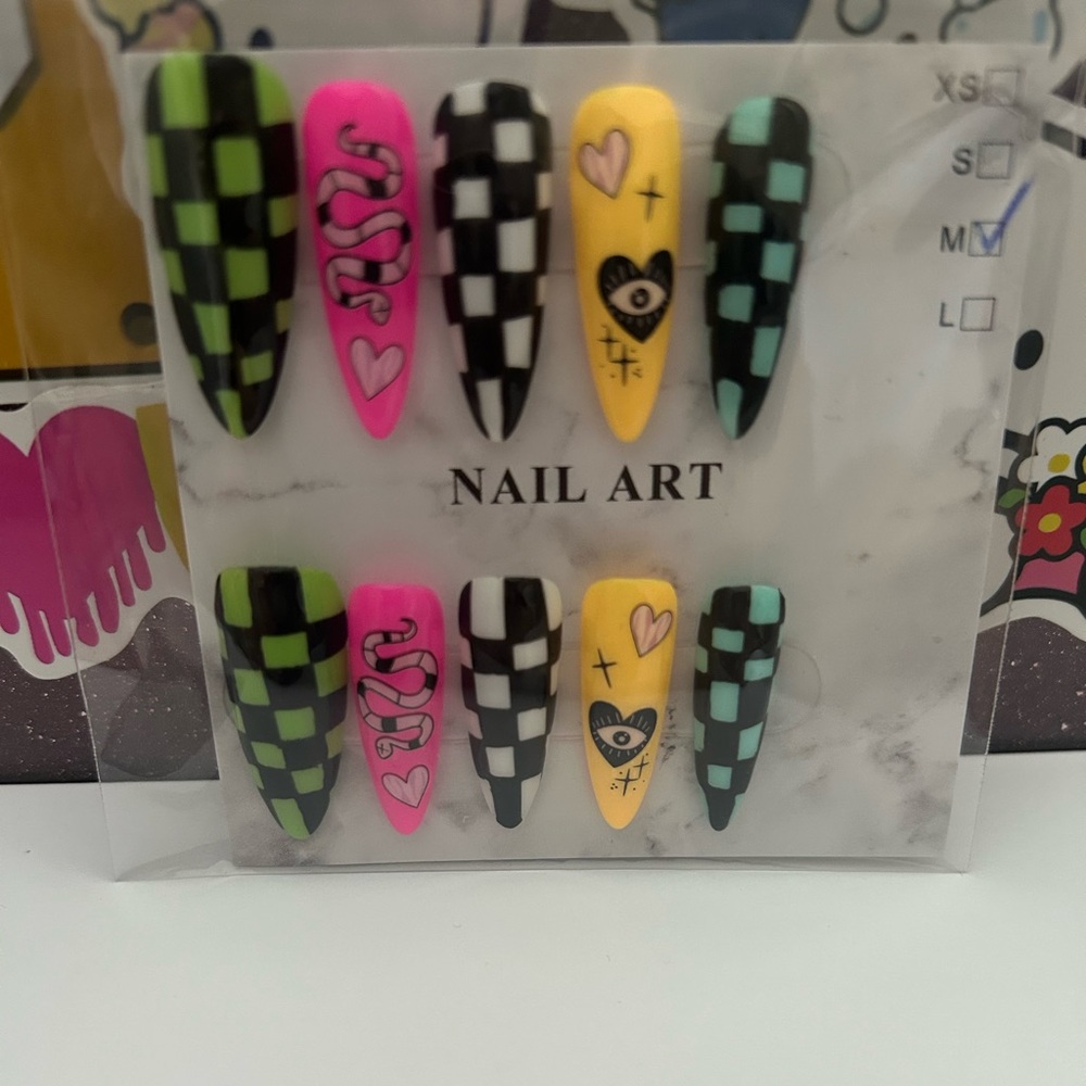 Press on nails